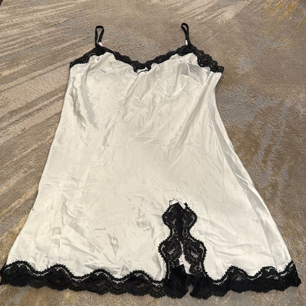 2012 Victoria’s Secret sexy white and black lace mini slip dress new